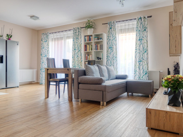 Apartament z ogrodem w dzielnicy willowej.